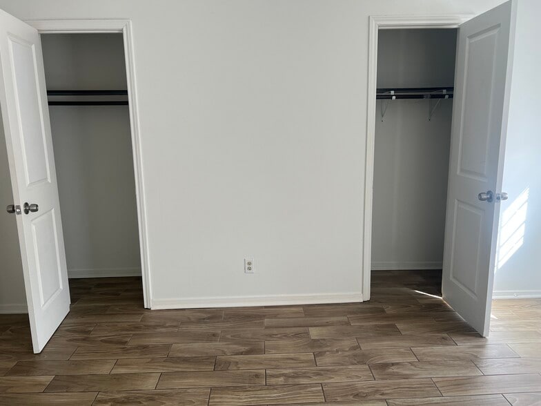 Building Photo - 2762 Panama St