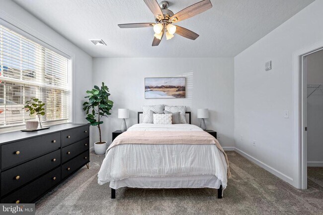 Building Photo - 3020 Larkwood Cir