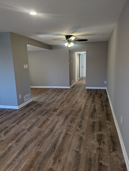 Building Photo - 2116 Strahle St
