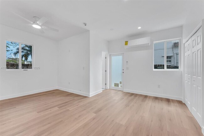 Building Photo - 2121 SW 30th Ct