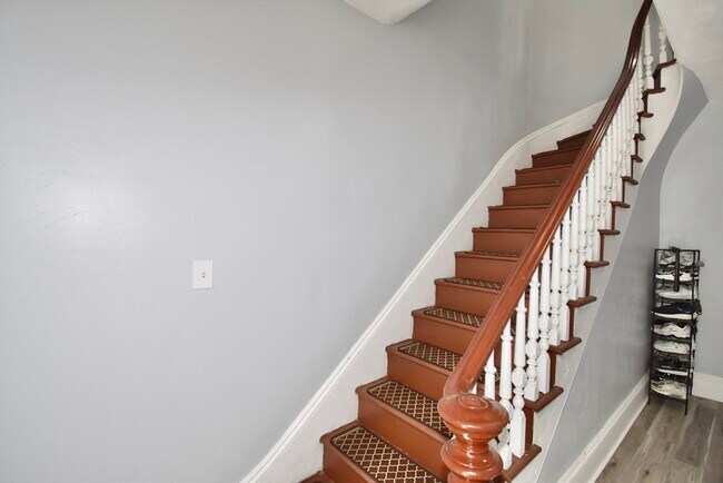 Building Photo - 30 Day St