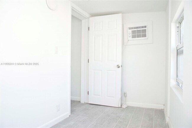 Building Photo - 1323 N Federal Hwy