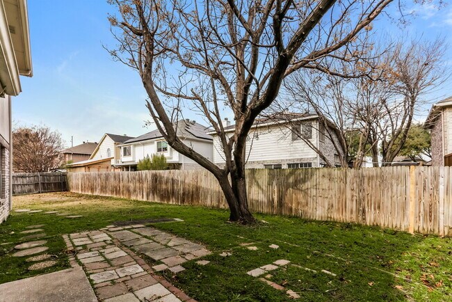 Building Photo - 1808 Rose Cir