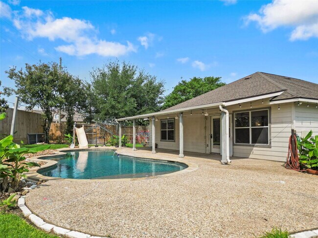 Building Photo - 25211 Barmby Dr