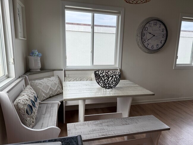 Building Photo - 837 Bard St