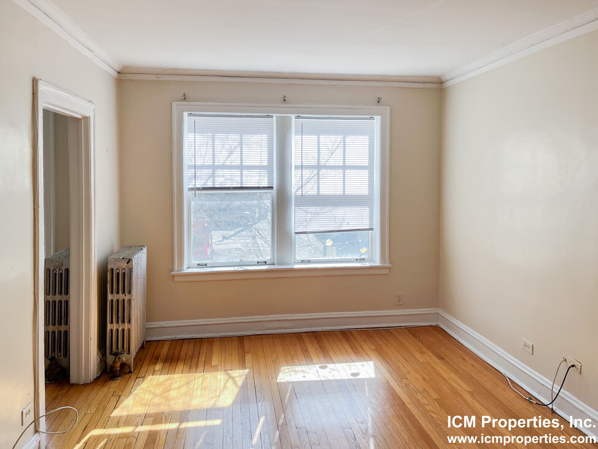 Building Photo - 1630 W Sunnyside Ave