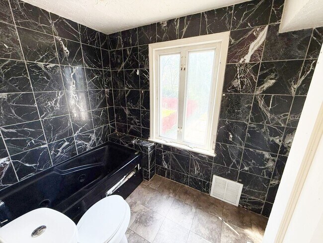 Building Photo - 3 BED 2 BATH BEAUTIFUL SINGLE FAMILY HOME