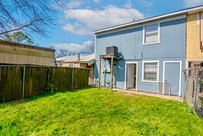 Building Photo - 9706 Farragut St