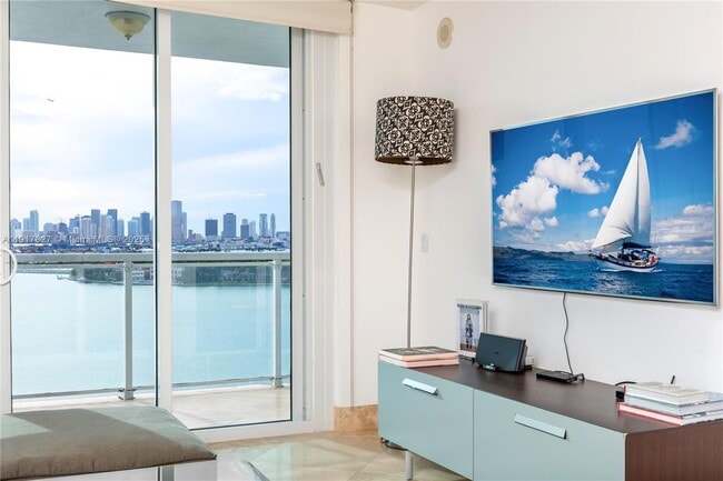 Building Photo - 520 West Ave