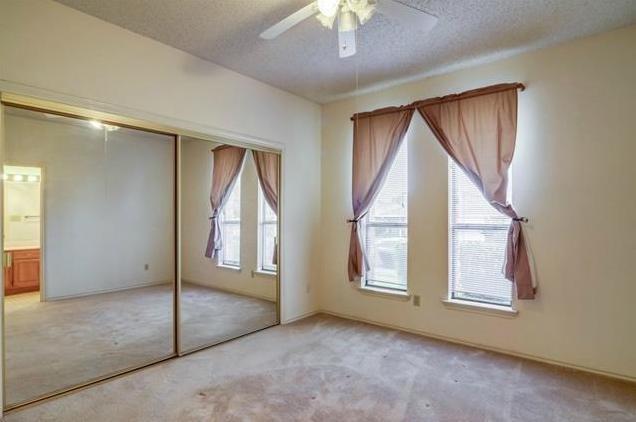 Building Photo - 2135 Cordoba Dr
