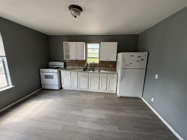 Building Photo - 2513 Quintana Rd