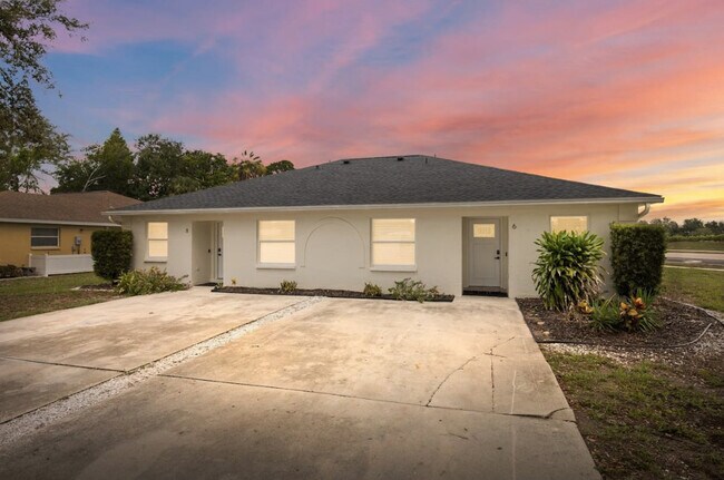Building Photo - 8 Bay Acres Ave