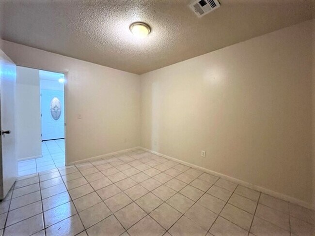 Building Photo - 1037 SW 103rd St