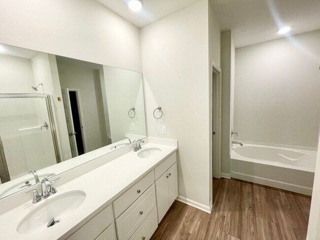 Building Photo - Beautiful 3/2 + office home for rent next to Brandon High School!
