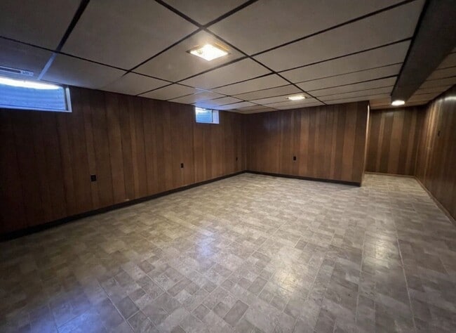 Building Photo - 993 Oriole Dr