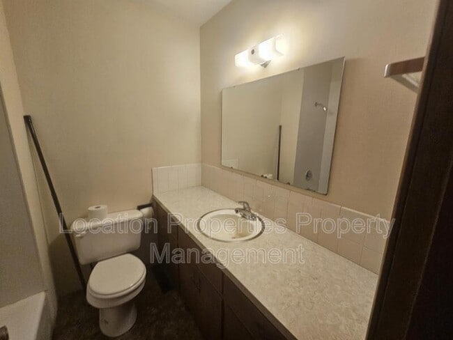 Building Photo - 1801 W 4th St