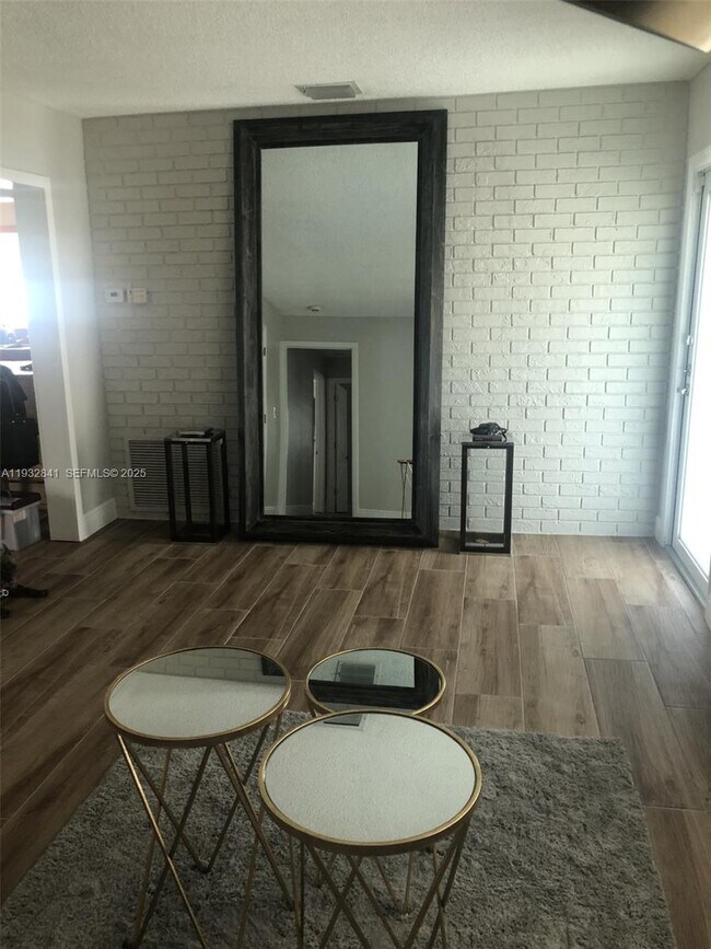 Building Photo - 15660 SW 100th Ave