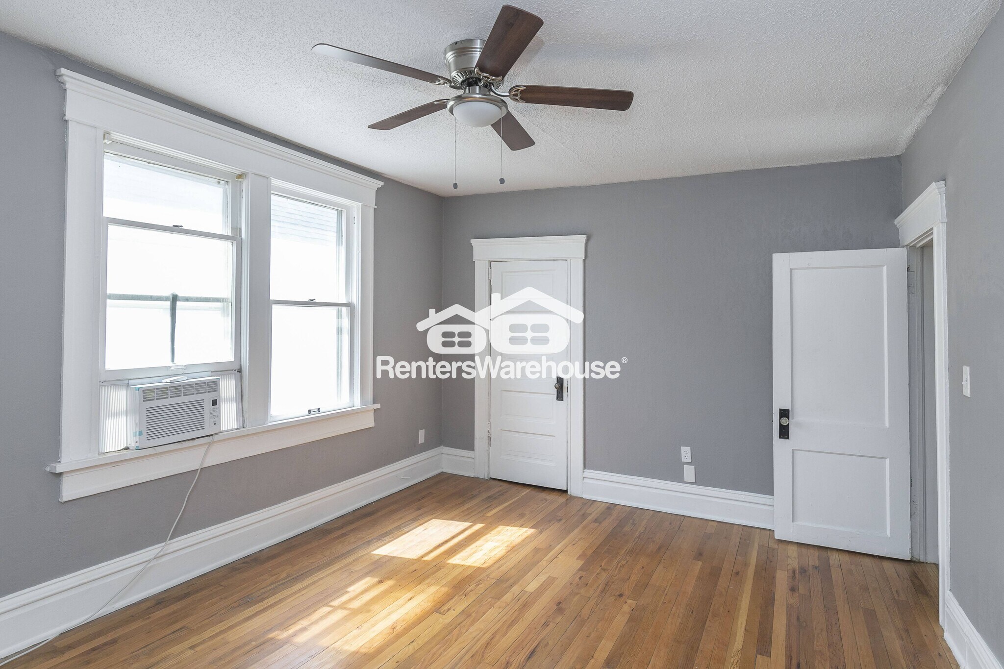 Building Photo - 4105 Oak St