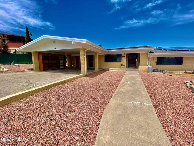 Building Photo - 3213 El Morro Rd