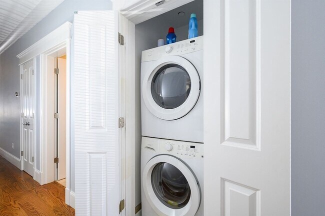 Building Photo - 39 Coffey St