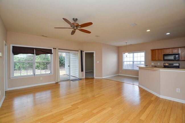 Building Photo - Inviting rancher ready now!
