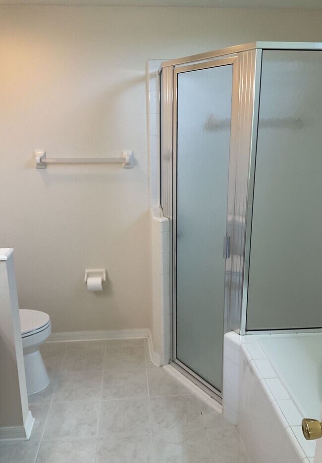 Building Photo - Spacious 3/2 in Eagle Point
