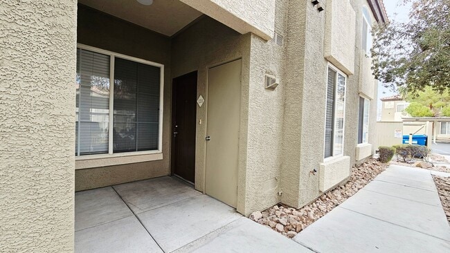 Building Photo - 2 Bed and 2 full Bathrooms Condo for Rent