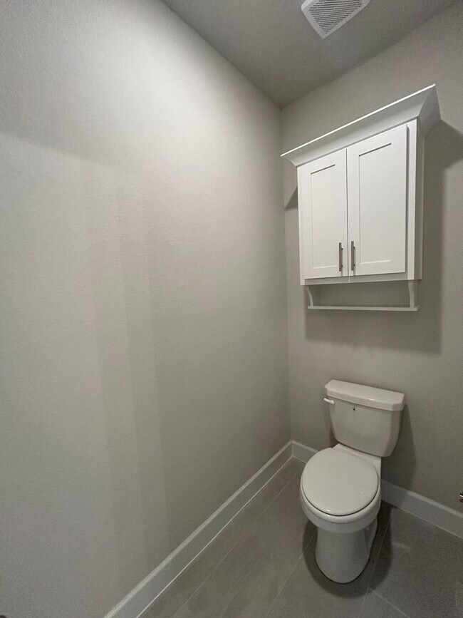 Building Photo - Beautiful Modern Home in Pea Ridge!