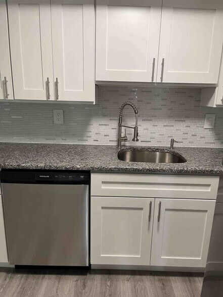 Building Photo - 1575 W Street Rd