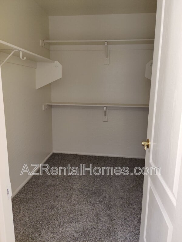 Building Photo - 493 E Cantebria Dr