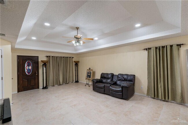 Building Photo - 2213 Lake View Dr