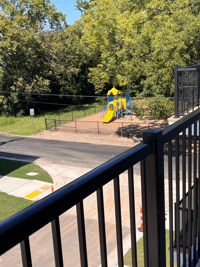 Building Photo - 1204 S Person St