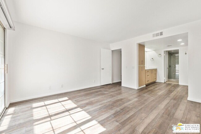 Building Photo - 505 S Farrell Dr