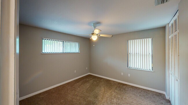 Building Photo - Park Avenue- 4 Bedroom/3 Bath - BEAUTIFUL!