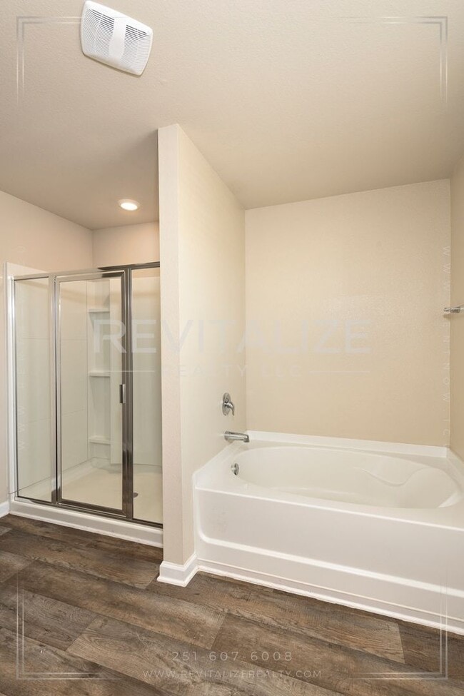 Building Photo - HALF-OFF DEPOSIT SPECIAL! Stunning 2-Story 4 BD 2.5 BA House in Spanish Fort!