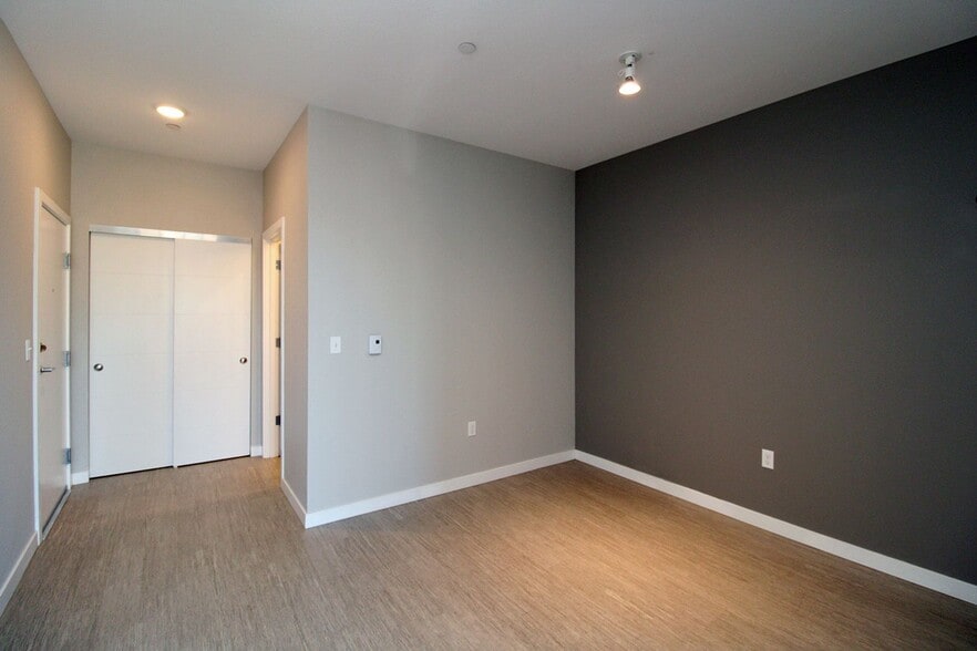 Building Photo - 1280 SE Nehalem St