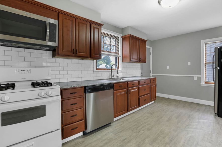 Building Photo - 3086 Sullivant Ave