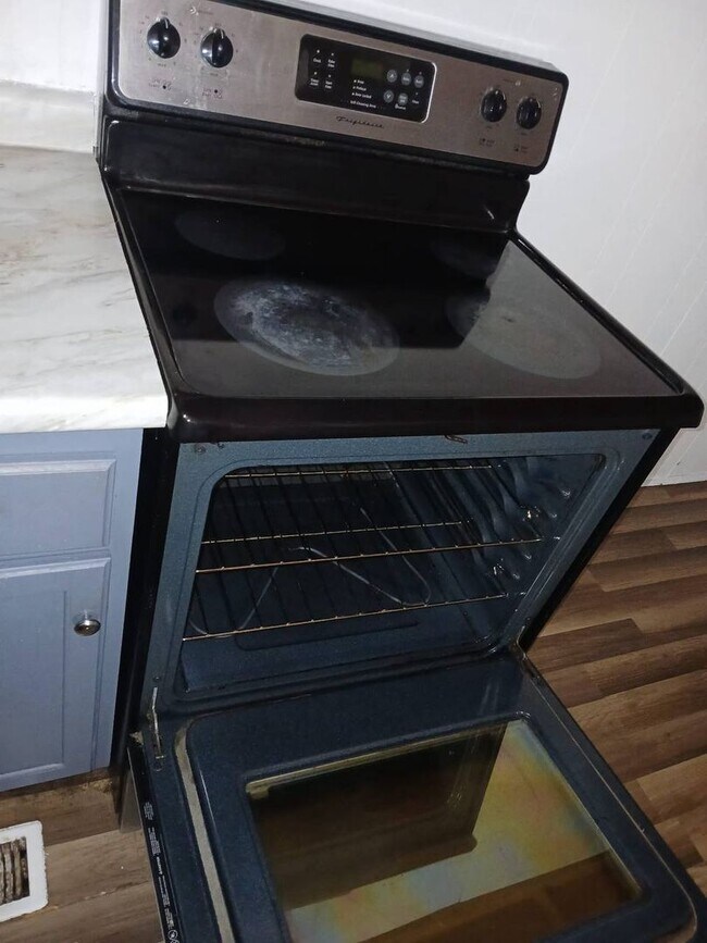 Building Photo - Spacious & Affordable Home In Lima!