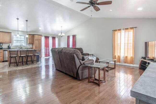 Building Photo - 29573 Maple St