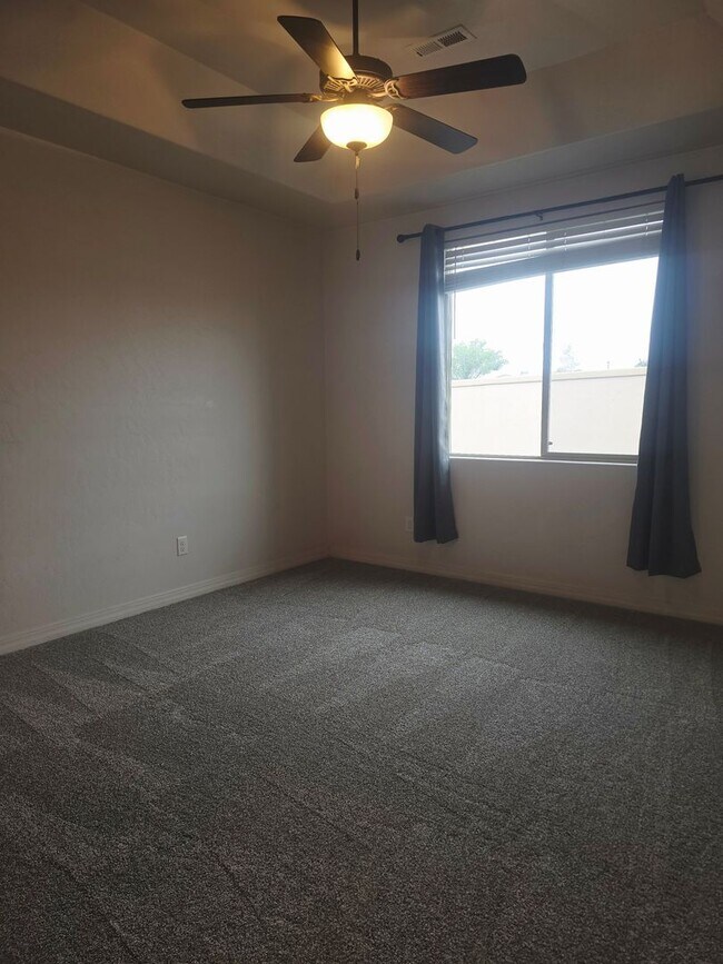 Building Photo - 585 Ravenna Ct