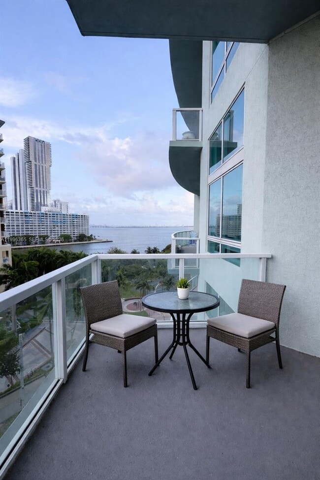 Building Photo - 1900 N Bayshore Dr