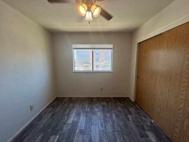 Building Photo - 104 S Parsons Ave