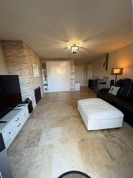 Building Photo - 31241 Old River Rd