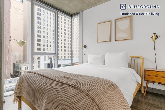 Building Photo - 215 W Lake St