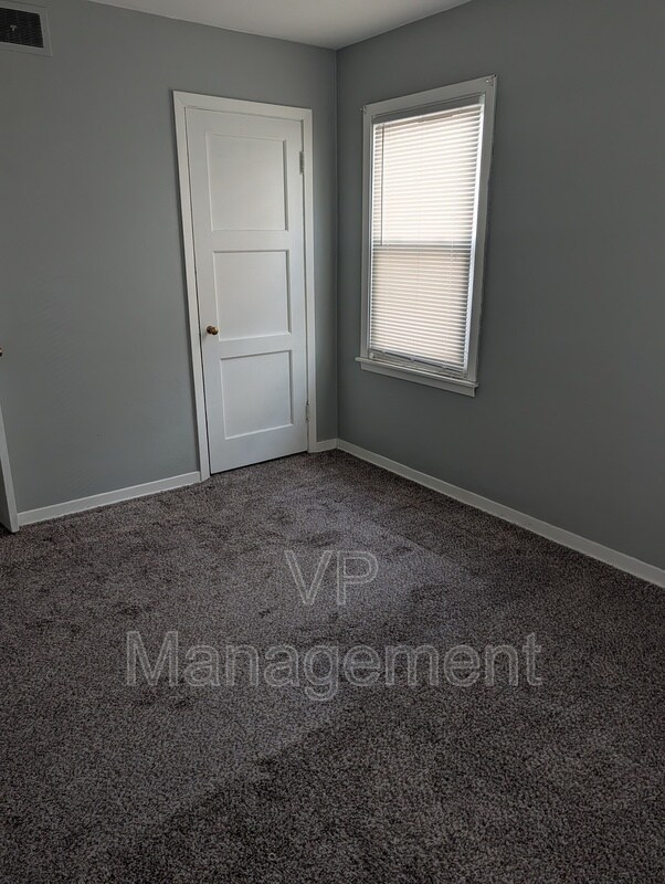 Building Photo - 424 23rd St