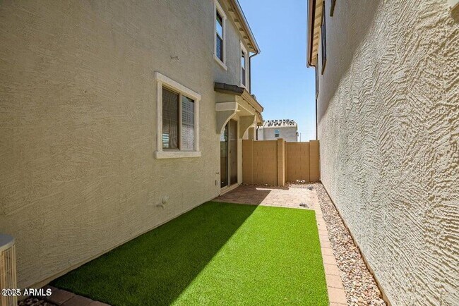 Building Photo - 3 Bedroom 2.5 Bathroom North Creek Home in Queen Creek