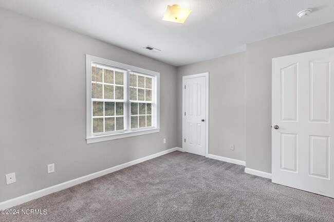 Building Photo - 404 Springwood Dr