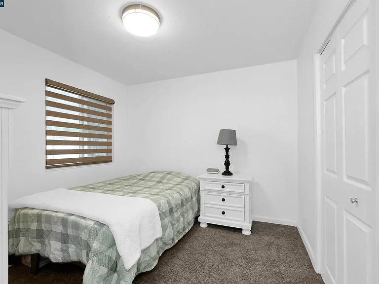 Building Photo - 2697 Limerick Rd