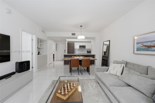 Building Photo - 301 Altara Ave