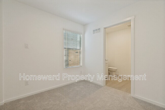 Building Photo - 1037 Bishop Creek Dr